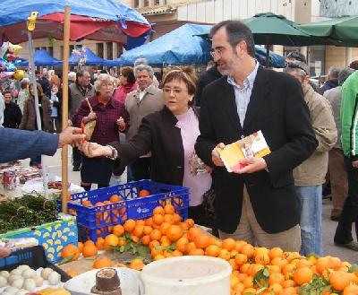 Pere Sampol amb la consellera de Comerç, Indústria i Energia Xesca Vives.